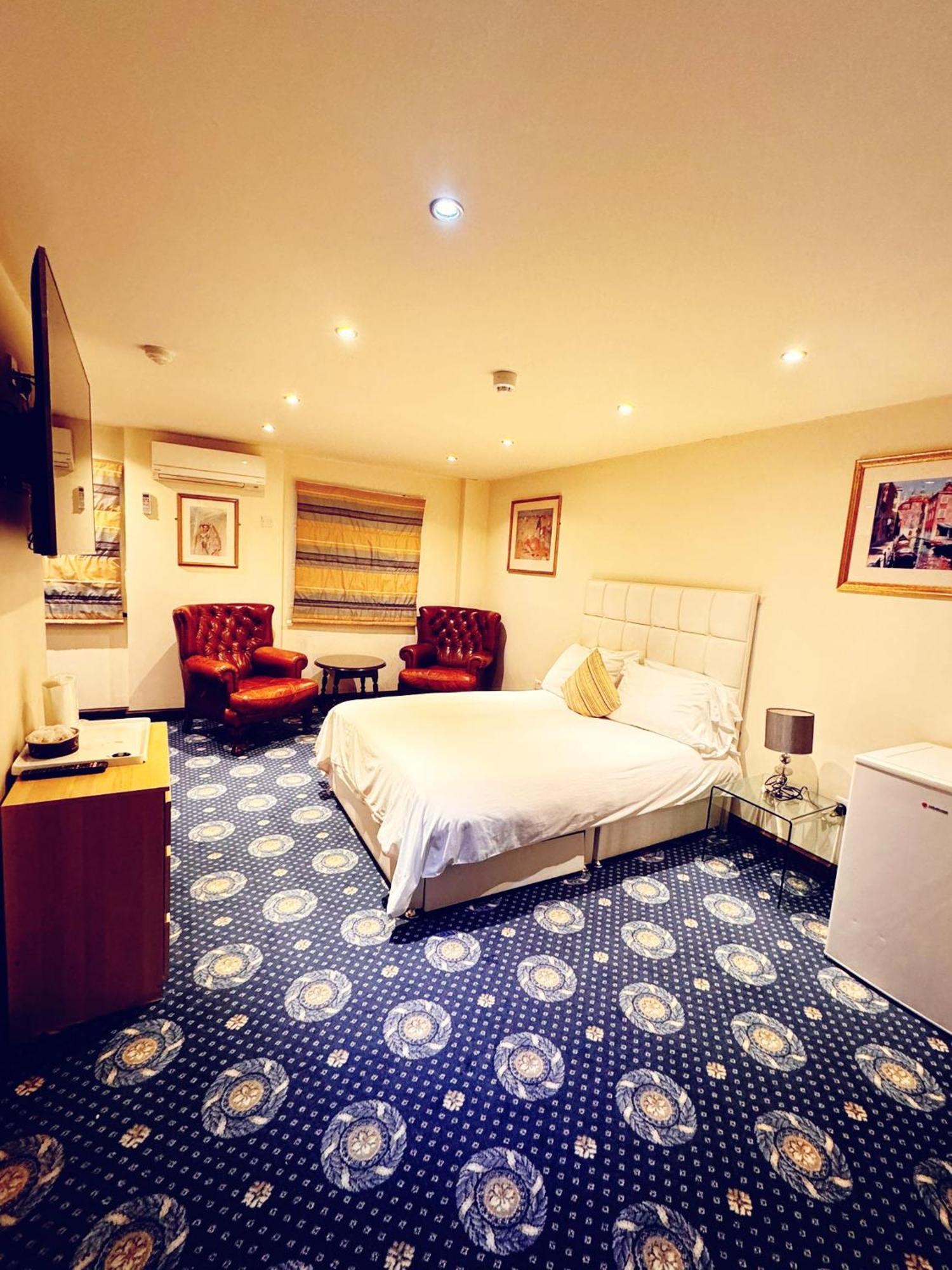 Villare Hitchin Town Centre Экстерьер фото