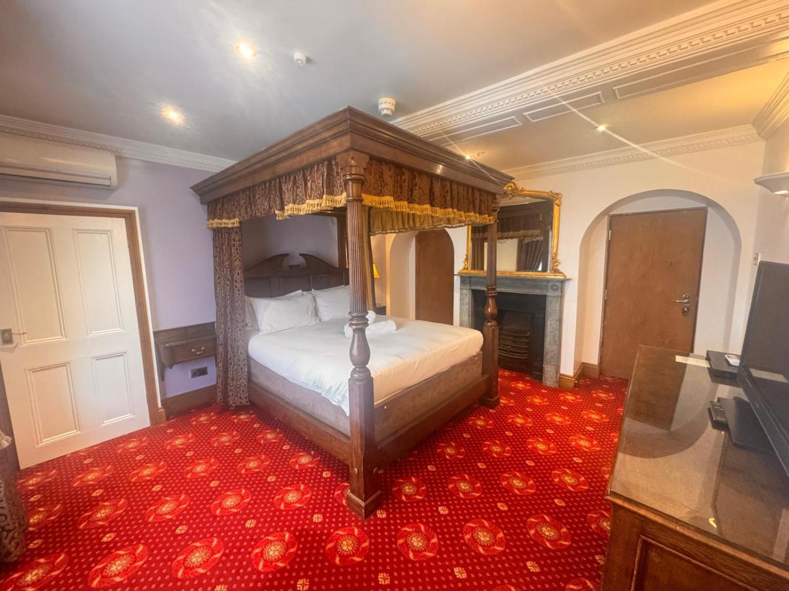 Villare Hitchin Town Centre Экстерьер фото